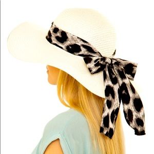 Hat with Leopard tie